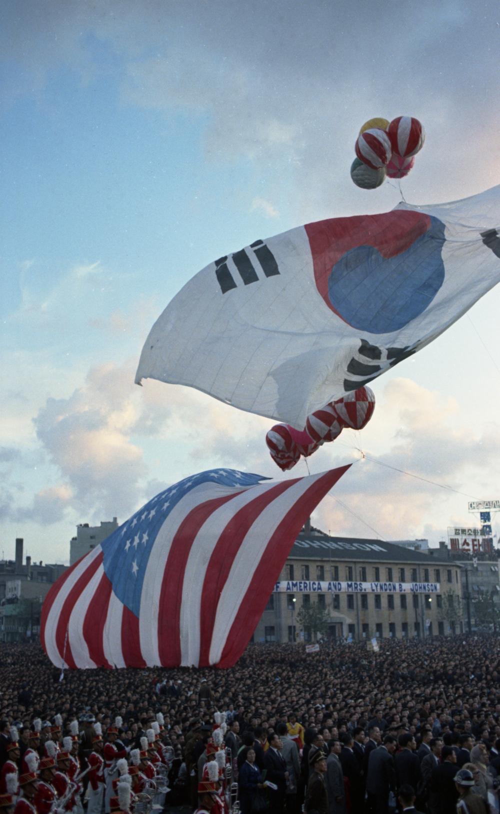 US and Korean flag wave