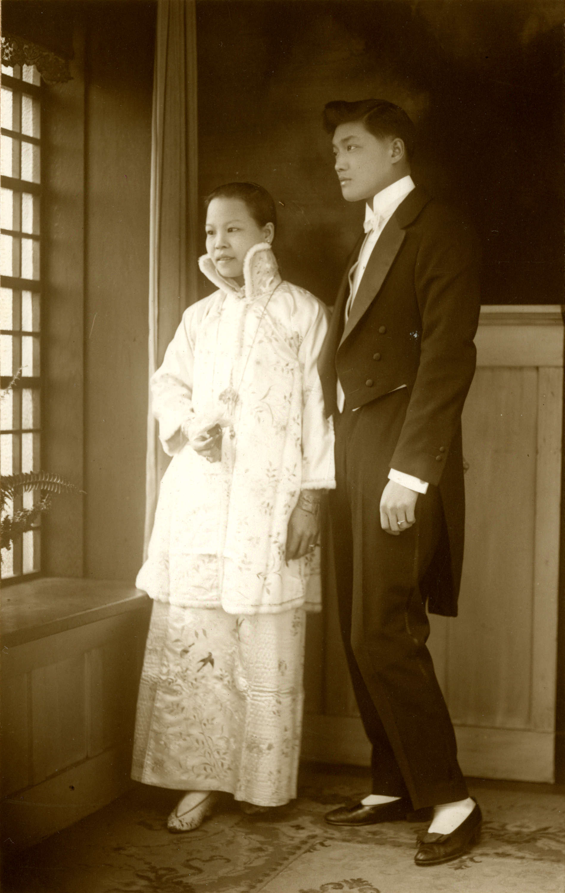 Wedding portrait of Yip Kew Him and Lee Lan Fan in Vancouver BC, 1914.