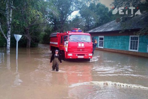 Хроники июньского паводка в Приморье: вода прибывает, города тонут, сёла отрезаны