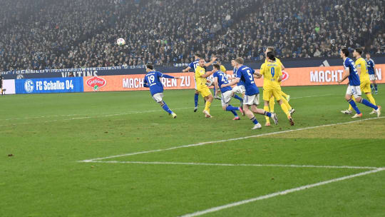 Schalke und Braunschweig bestreiten das erste Samstagabendspiel der Saison 2024/25.