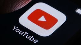 Youtube будет показывать рекламу в паузах