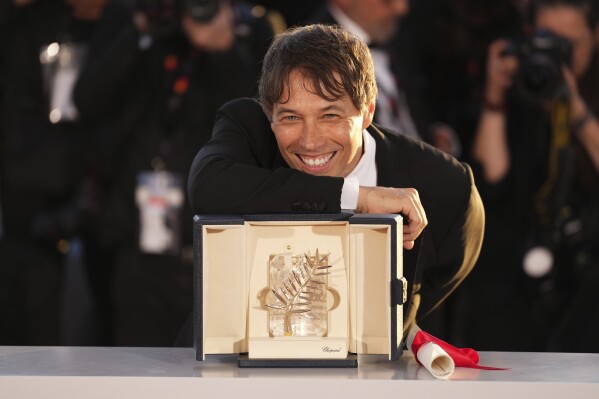 Sean Baker, winner of the Palme d'Or for the film 'Anora,' poses for photographers during the photo call following the awards ceremony at the 77th international film festival, Cannes, southern France, Saturday, May 25, 2024. (Photo by Scott A Garfitt/Invision/AP)