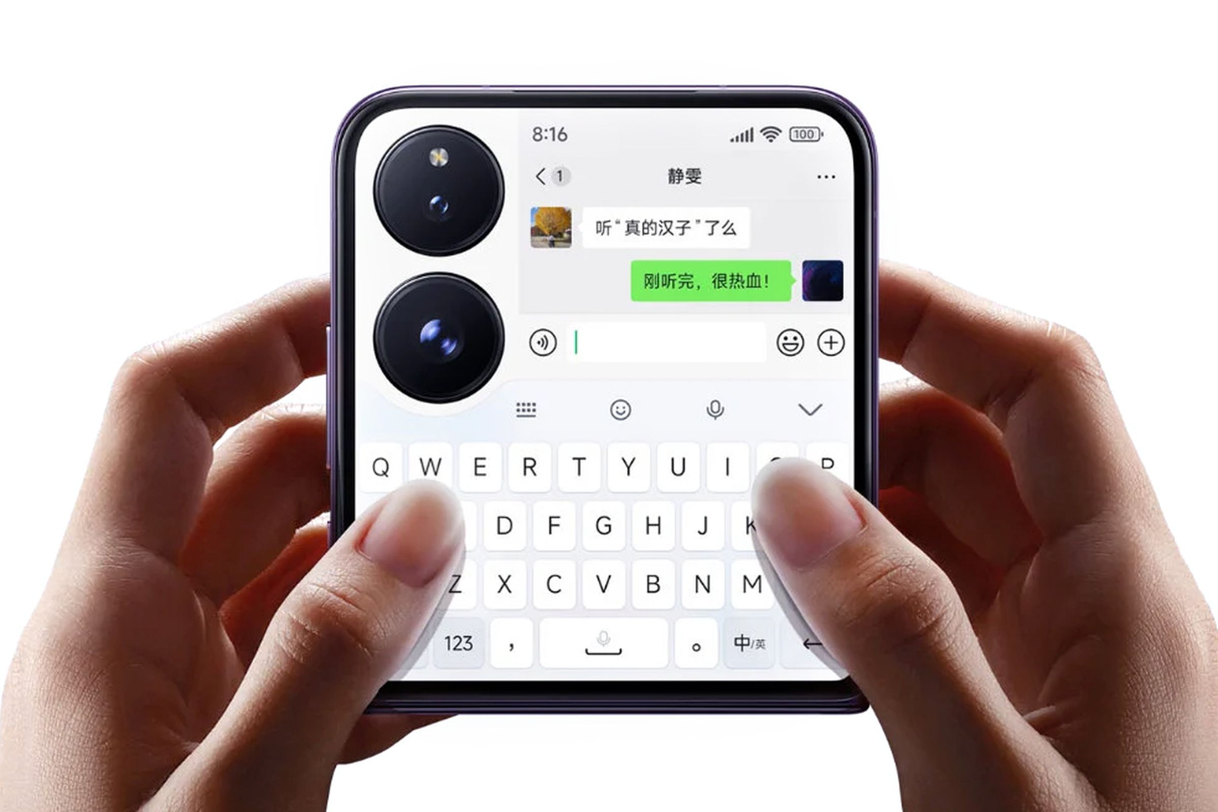 A user typing on the Xiaomi Mix Flip cover screen’s keyboard.