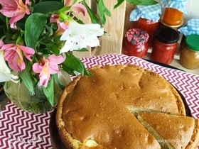 Заливной пирог с капустой и яйцами