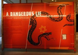 'A Dangerous Lie: The Protocols of the Elders of Zion' (Tehlikeli Bir Yalan: Siyon Liderlerinin Protokolleri) ABD Holocaust Memorial Museum'daki (Holokost Anı Müzesi) Gonda Eğitim Merkezinde Nisan 2006'da açıldı.