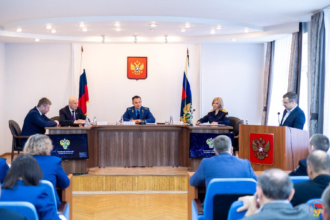В прокуратуре Магаданской области проведено межведомственное совещание по вопросам осуществления грузоперевозок с использованием тяжеловесных и крупногабаритных транспортных средств