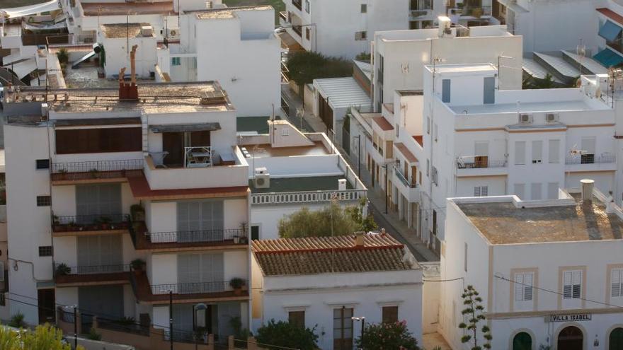 El precio de la vivienda de segunda mano supera en Ibiza los 7.000 euros el metro cuadrado