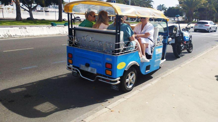 Maspalomas elimina los tuk-tuks de las calles por operar sin licencia