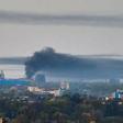 Una nube de humo se eleva tras un ataque con cohetes en Járkov, Ucrania, este jueves. Según el Comando de la Fuerza Aérea de las Fuerzas Armadas de Ucrania, unos 42 cohetes rusos de diferentes clases y 40 drones de choque se lanzaron en Járkov.