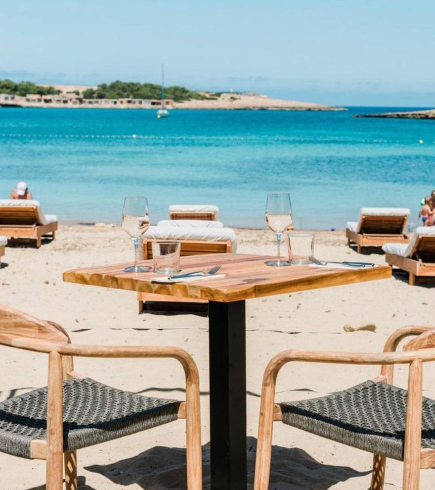 Las dos perlas gastronómicas ocultas en la playa más secreta y exclusiva de Ibiza