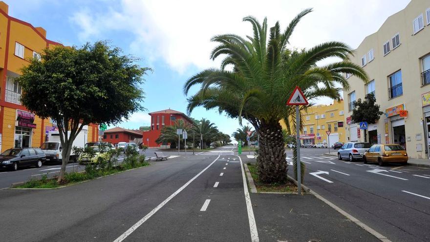 Herida una motorista tras colisionar con un camión en Tenerife