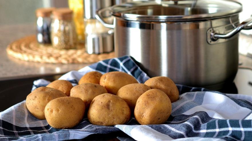 No guardis les patates a la nevera: els experts alerten sobre el que pot passar