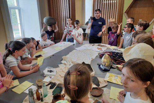 Мининский проводит университетские каникулы для младших школьников