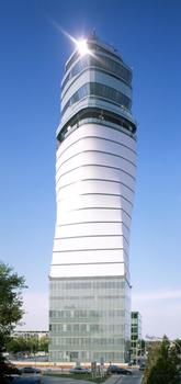 Tower Flughafen Wien - Südseite 2005, Foto Härdtlein