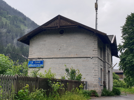 Le Cave Station