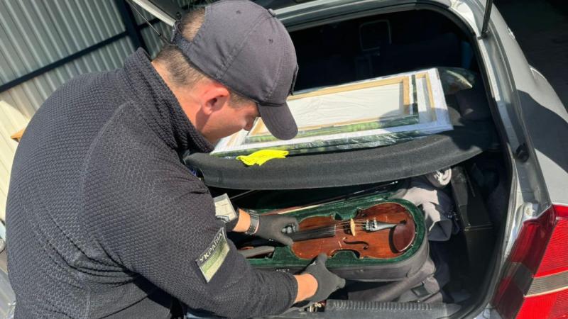 Прикордонники конфіскували скрипку, в якій розпізнали руку знаменитого італійського майстра Страдіварі.