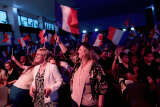 Des supporters de Marine Le Pen dans son quartier général de Hénin-Beaumont, dans le Pas-de-Calais, le 30 juin 2024 avant l’annonce des résultats des élections législatives 2024.