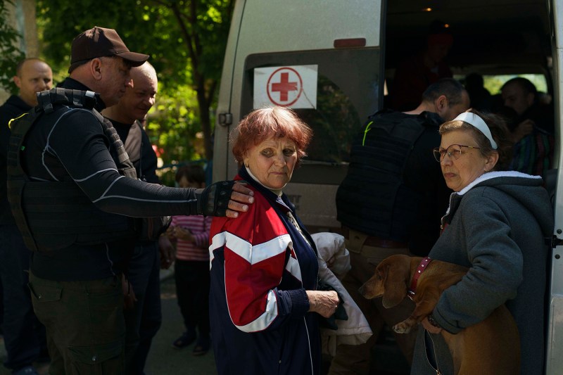 Priest Oleg helps Vuhledar evacuee Katya into his van