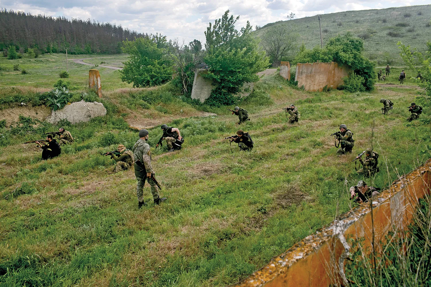 Ukrainian soldiers train in the Kharkiv region.
