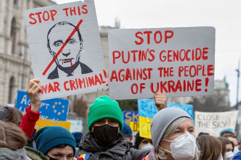 People protest Russian war crimes in Ukraine while in Vienna.