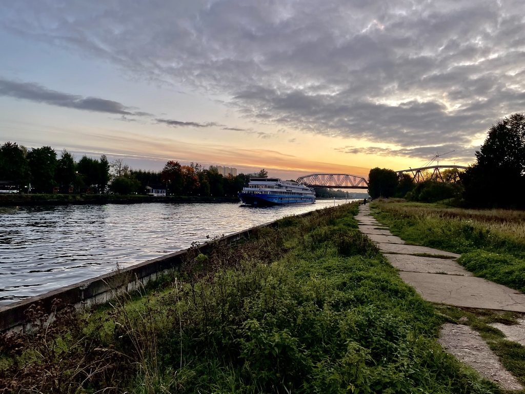 Канал под морем. Водохранилище в Питере. Река море. Казань река и море. Канал в море.