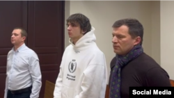 Nikolai Vasilyev (center) appears in court. (undated) 