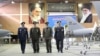 Высшие иранские военачальники, в том числе главнокомандующий Армией Исламской Республики Иран Абдулрахим Мусави и министр обороны Мохаммад-Реза Аштиани, посещают фабрику по производству боевых БПЛА. Точное место съемки неизвестно. 2023 год