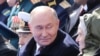 Под пальто Владимира Путина на майском параде был бронежилет, говорится в расследовании The Moscow Times
