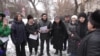 "Мыйзам бузулуп жатат". 11 журналисттин жакындары бийликке кайрылды
