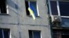 Флаг Украины в окне, иллюстративное фото