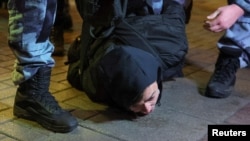 Задержание участника акции протеста против мобилизации в Москве