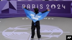 Afghan refugee breaker Manizha Talash wore a cape that said "Free Afghan Women" during her pre-qualifier battle in Paris on August 9.