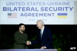 Владимир Зеленский и Джо Байден после подписания американо-украинского соглашения о безопасности. Италия. 13 июня 2024 года