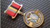 Медаль "На службе Отечеству" с эмблемой войсковой части 74455 ГУ ГШ МО РФ, упомянутой в обвинительном заключении Большого федерального жюри присяжных США