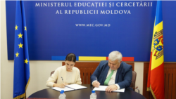 Rectorul USM, Igor Șarov, și rectorul KKNU, Tetyana Kaganovska, în timpul semnării acordului ce prevede „Programul Comun de Studii Integrate”, 11 septembrie 2024