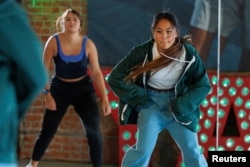 U.S. breakdancer Logan Edra performs a sequence of dance moves as she teaches a breakdancing class at Playground LA in Los Angeles, California, U.S., June 11, 2024. (REUTERS/Mike Blake)