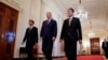 美国总统拜登与日本首相岸田文雄和菲律宾总统小马科斯在白宫东厅出席三边峰会。(2024年4月11日)