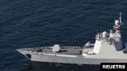 Китайский военный корабль принимает участие в совместных военно-морских учениях Ирана, России и Китая в Оманском заливе, Иран, 17 марта 2023 года.