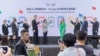 台湾总统蔡英文(左5)参加谷歌(Google)台湾新办公大楼开幕。(台湾总统府提供)