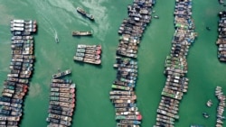 在中國福建省福州市連江縣，無人機拍攝到颱風「凱米」逼近時停泊在港口的漁船。 (2024年7月23日)