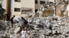 Palestinska deca na ruševinama oštećene zgrade nakon izraelskih napada na Dženin, na okupiranoj Zapadnoj obali, 23. maja 2024.