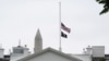 Američka zastava na pola koplja u Beloj kući (Foto: AP/Susan Walsh)
