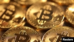 Bitcoin yang merupakan representasi dari mata uang kripto terlihat dalam sebuah ilustrasi, 10 Agustus 2022. (Foto: REUTERS/Dado Ruvic)