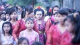 Acara perkawinan seorang anak perempuan di Lombok, NTB. (Courtesy: Armin Hari) Menurut UNICEF, jumlah kasus perkawinan anak sebelum usia 18 tahun di Indonesia adalah tertinggi ke-4 di dunia. 