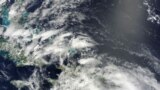 Foto Tanpèt Isaac yon satelit La NASA pran vandredi pandan li t ap vanse nan direksyon zile Ispaniola, yon zile Repiblik Dominkèn ak Ayiti pataje 