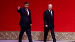 На фотографии, распространенной российским государственным агентством Sputnik, президент России Владимир Путин и председатель КНР Си Цзиньпин в Пекине, 16 мая 2024 года.