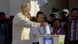 FILE: Nelson Mandela casting his ballot in national elections