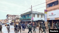 Bamwe mu bari mu myiyerekano muri Sierra Leone