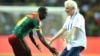Hugo Broos kocha wa Cameroon akisherehkea ushindi wa Kombe la Afrika 2017