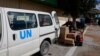Radnici UNRWA-e prevoze kutije humanitarne pomoći u kompleksu terenskih ureda UNRWA-e na Zapadnoj obali u četvrt Sheikh Jarrah u istočnom Jerusalemu.